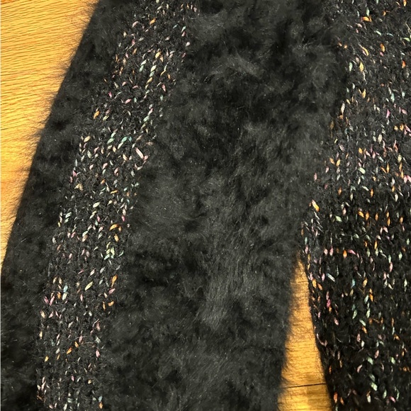 Chic Vintage Black Knit Sweater with Angora Mix - Picture 3 of 9